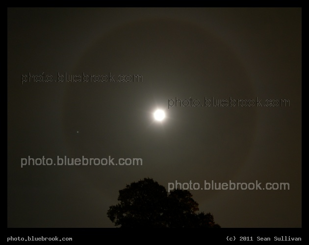 Lunar Rainbow - A circular rainbow around the moon, with Jupiter visible on the left.  Somerville, MA