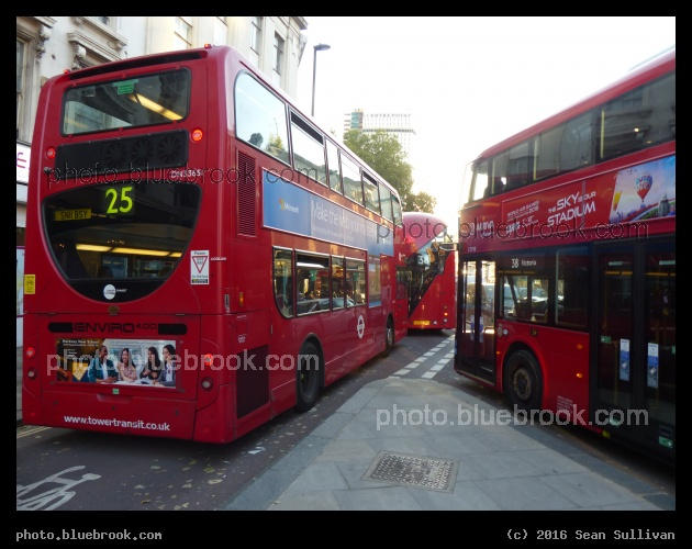 Victoria and Oxford Circus - Three buses in central London